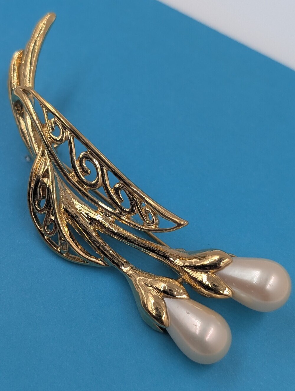 Vintage Crown Trifari goldtone Pearl Tulip Brooch - Elegant Floral Pin C43